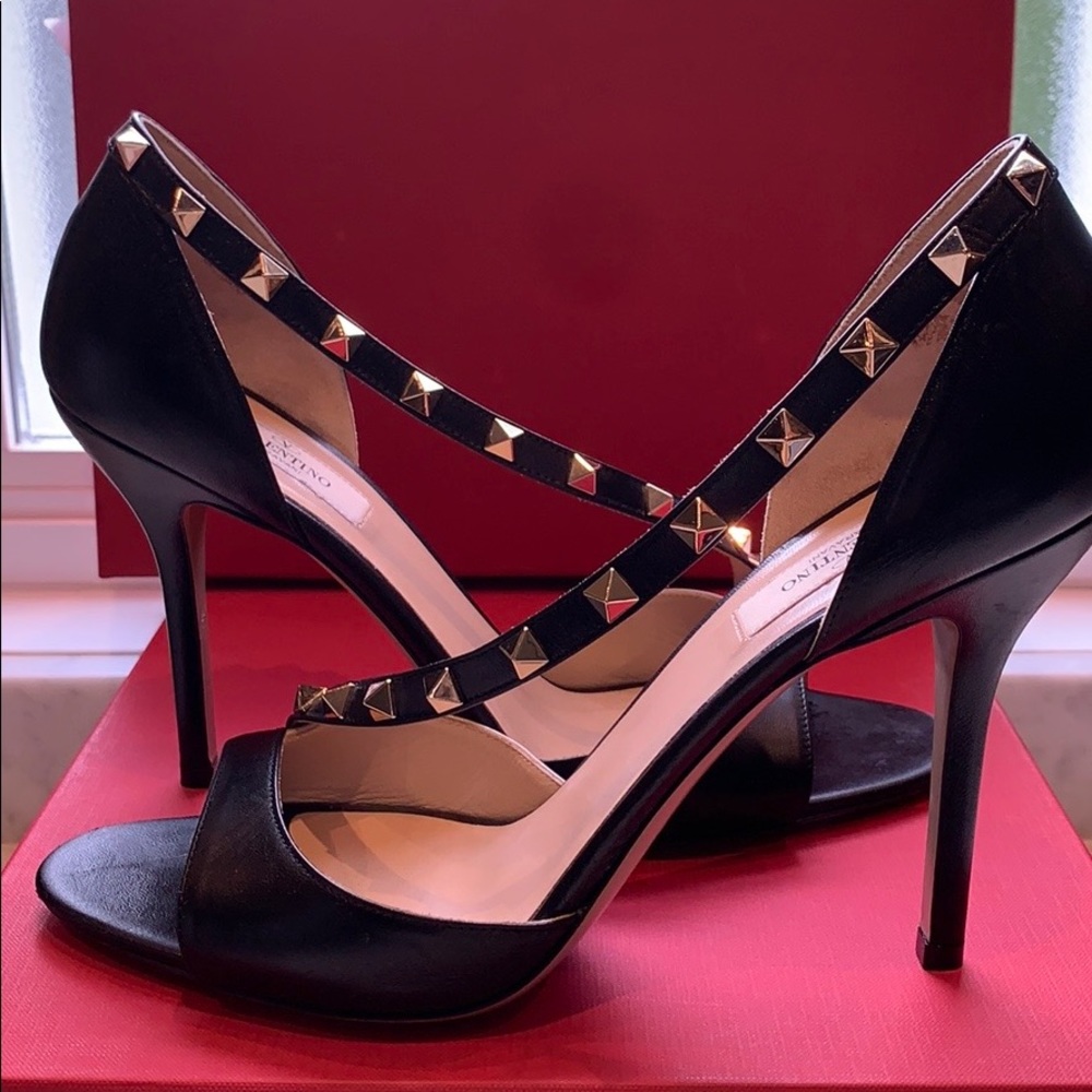 Valentino Garavani Rockstud black open toe D’Orsay